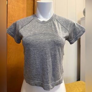 Lululemon Swiftly Tech Short Sleeve 2.0 Race Length – Grey – Size 8